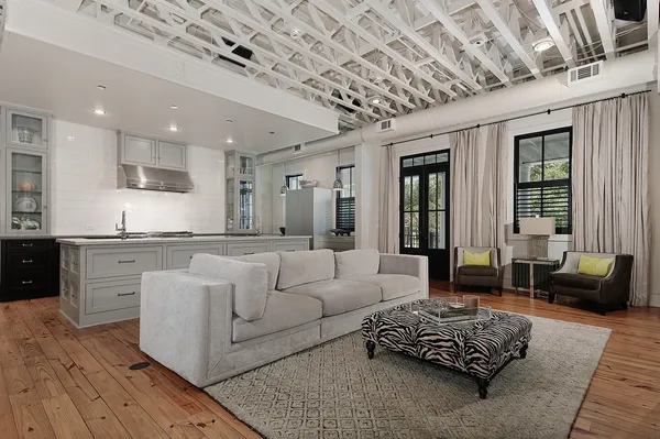 $3,500,000 | 30 East Bay Boulevard, The Woodlands, TX 77380