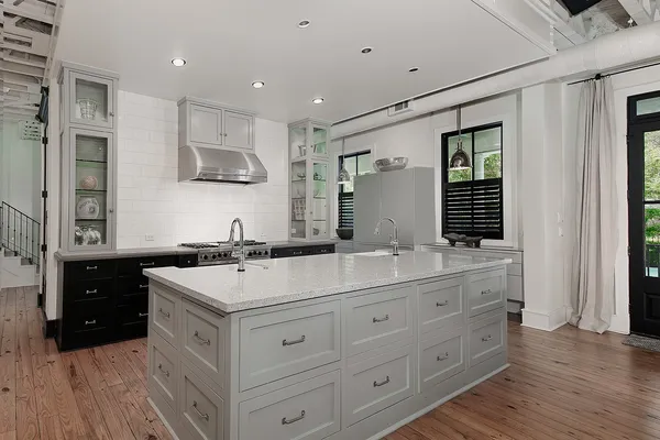 $3,500,000 | 30 East Bay Boulevard, The Woodlands, TX 77380