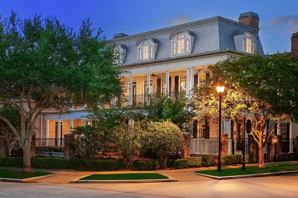 $3,500,000 | 30 East Bay Boulevard, The Woodlands, TX 77380