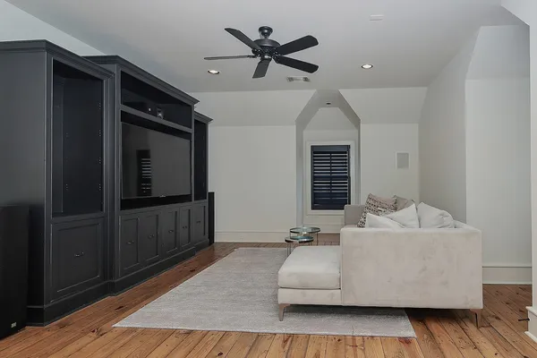 $3,500,000 | 30 East Bay Boulevard, The Woodlands, TX 77380