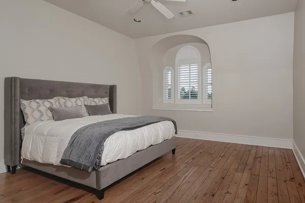 $3,500,000 | 30 East Bay Boulevard, The Woodlands, TX 77380