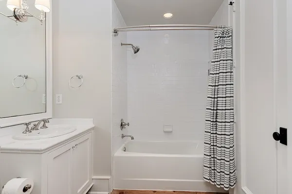 $3,500,000 | 30 East Bay Boulevard, The Woodlands, TX 77380