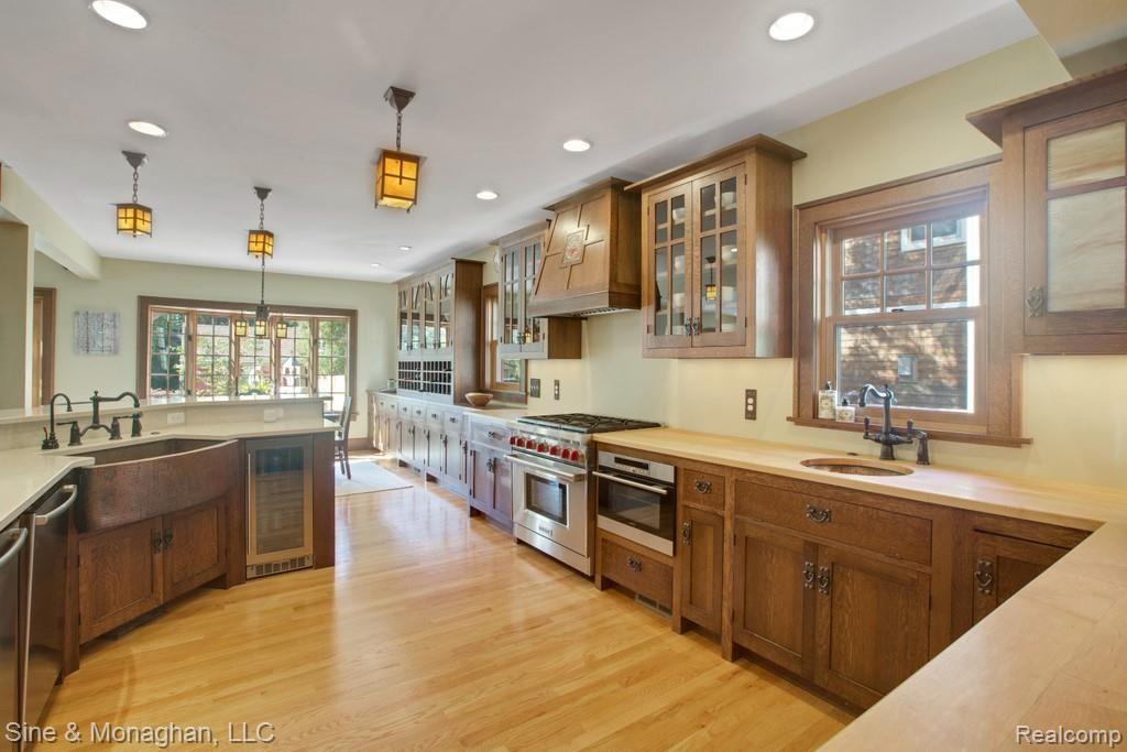 671 Washington Road Grosse Pointe, MI 48230 - Photo 13 of 62 019-hometown-visuals-2020_671-washington-gp.jpg-SMALL