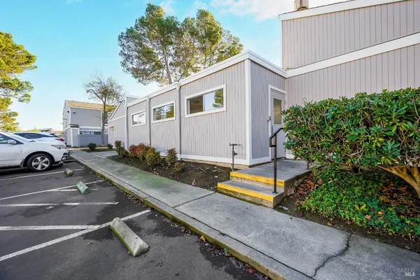 $399,900 | 900 Southampton Road, Unit 24, Benicia, CA 94510