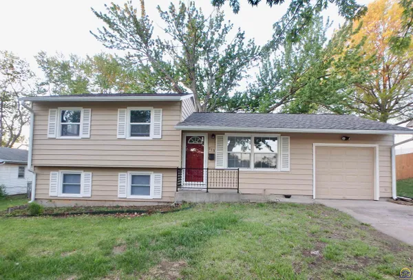$174,700 | 115 Southwest 40th Terrace, Topeka, KS 66609