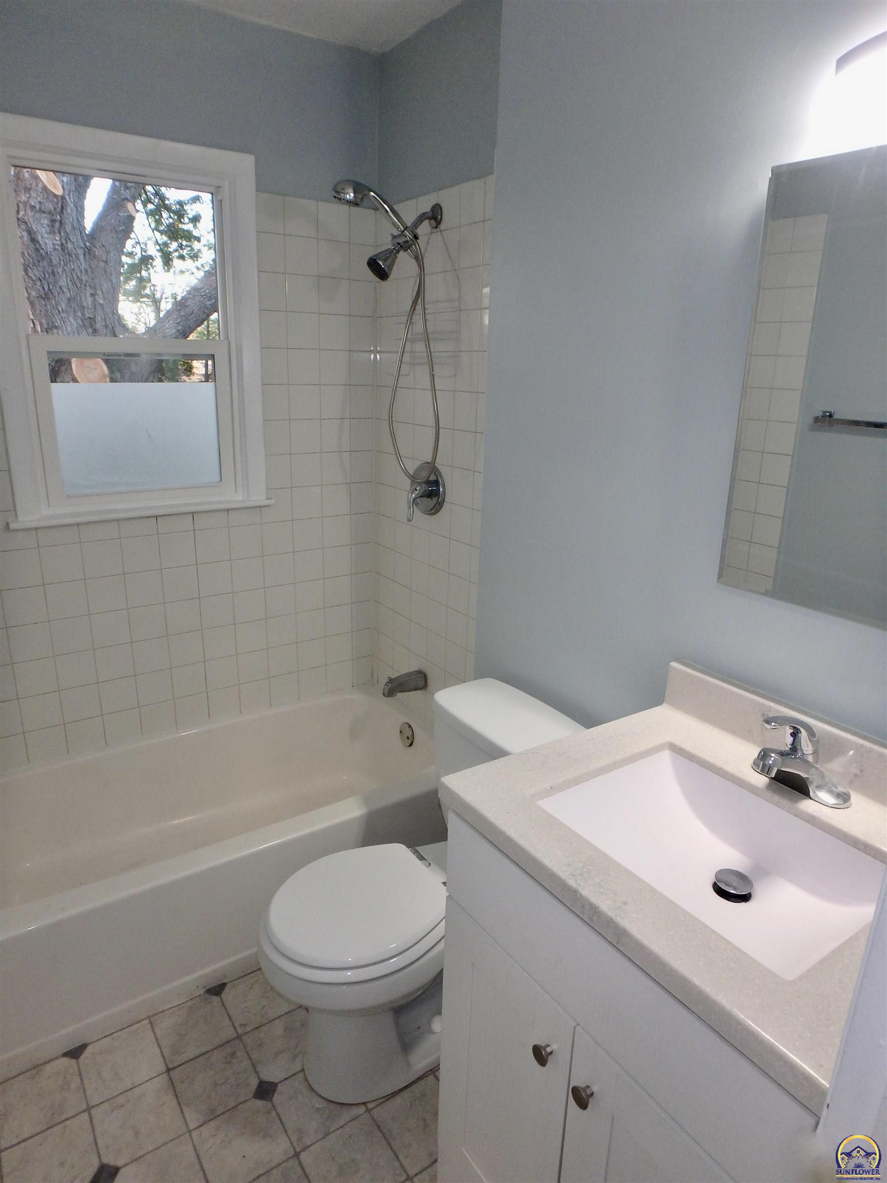 115 Southwest 40th Terrace Topeka, KS 66609 - Photo 11 of 21 Main Bathroom