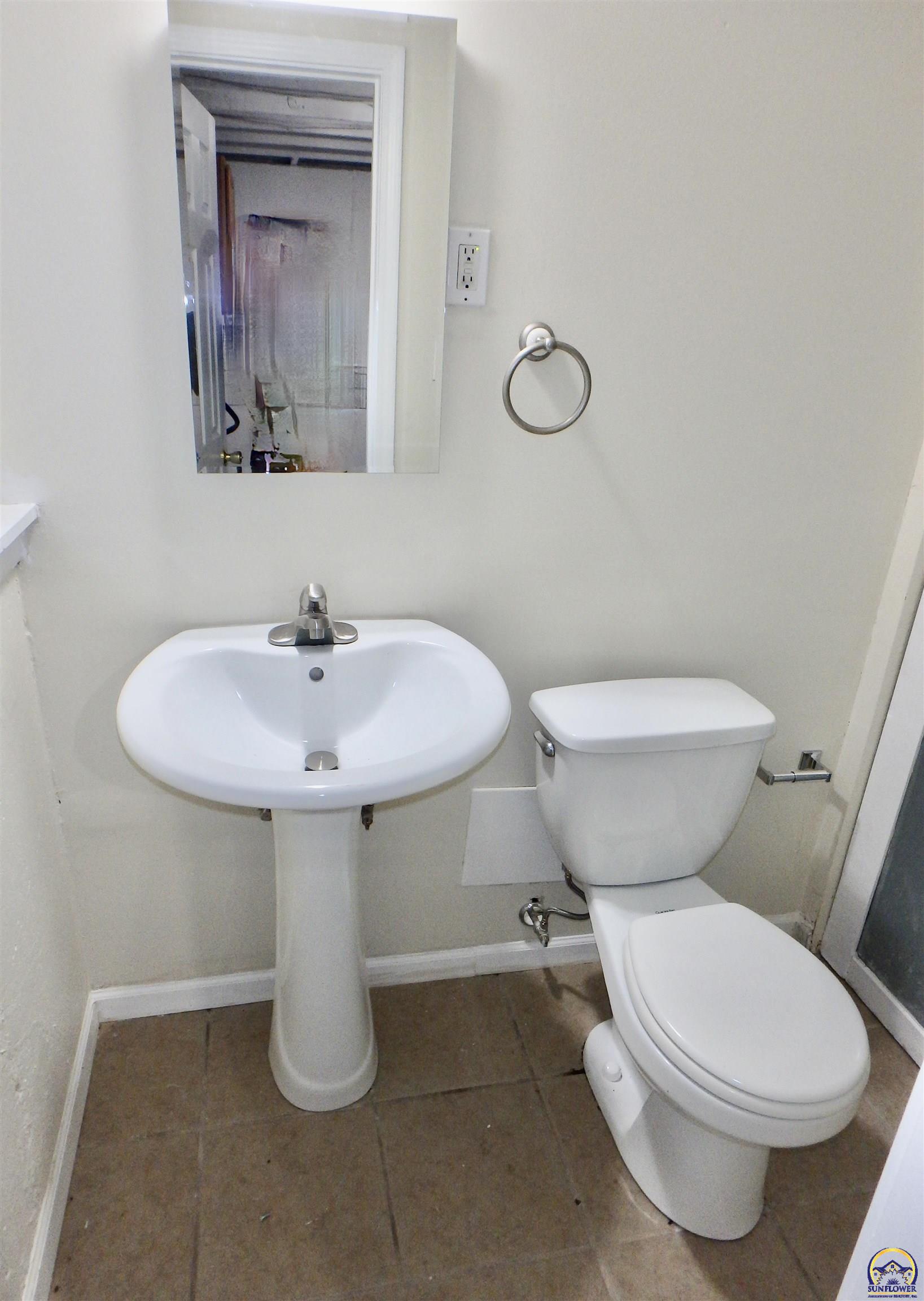 115 Southwest 40th Terrace Topeka, KS 66609 - Photo 14 of 21 1/2 Half