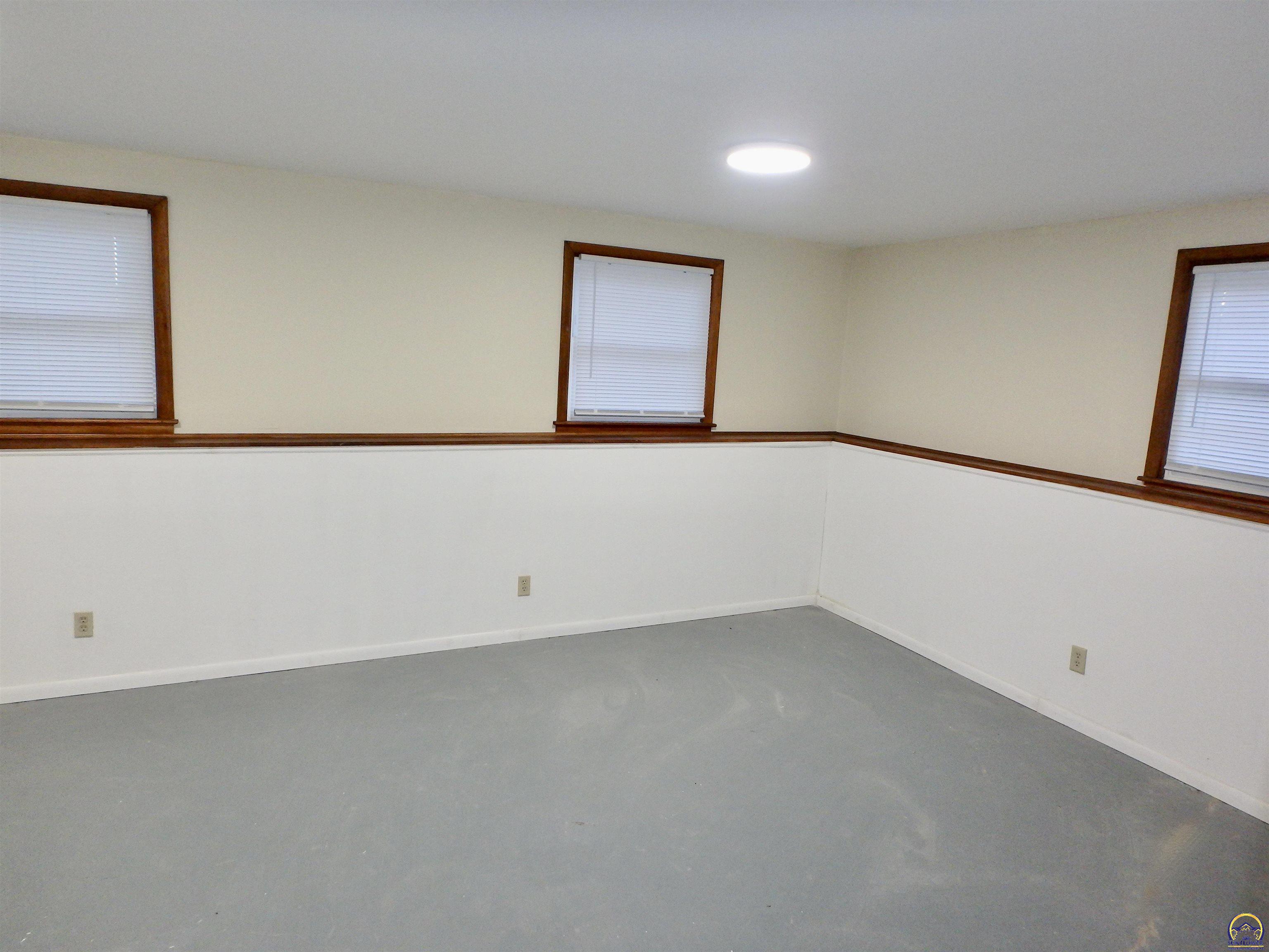 115 Southwest 40th Terrace Topeka, KS 66609 - Photo 15 of 21 Family Room