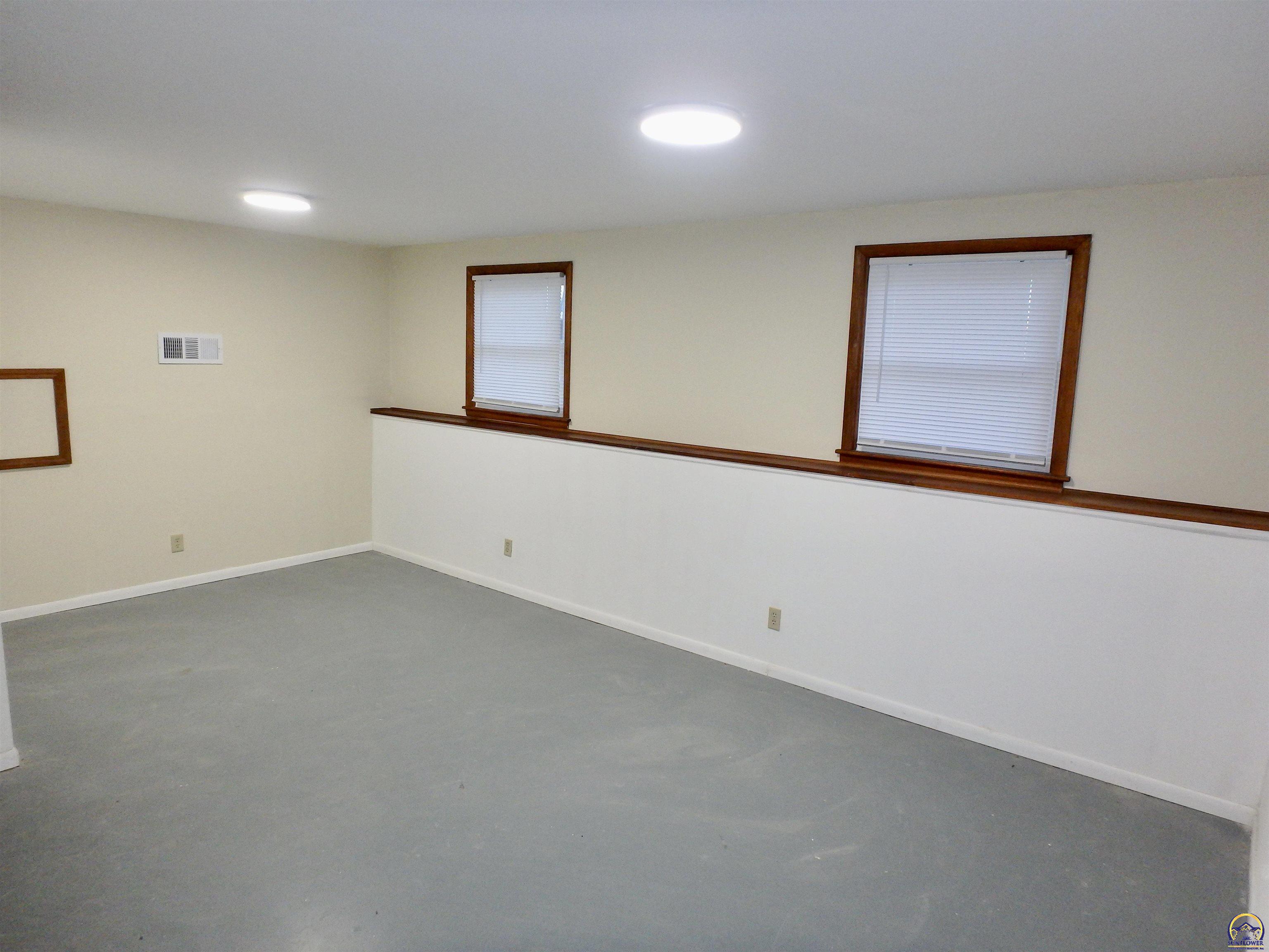 115 Southwest 40th Terrace Topeka, KS 66609 - Photo 16 of 21 Family Room