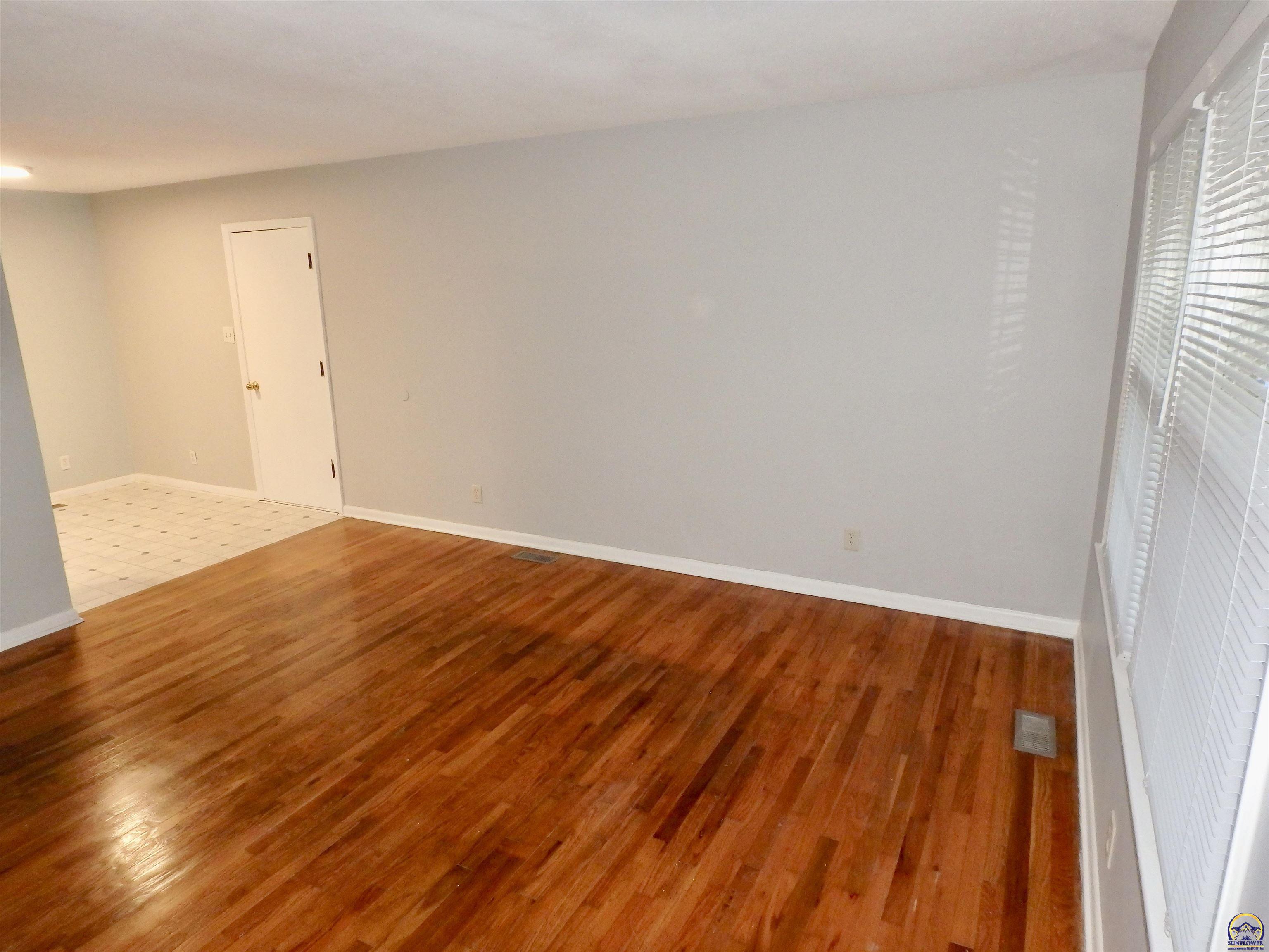 115 Southwest 40th Terrace Topeka, KS 66609 - Photo 2 of 21