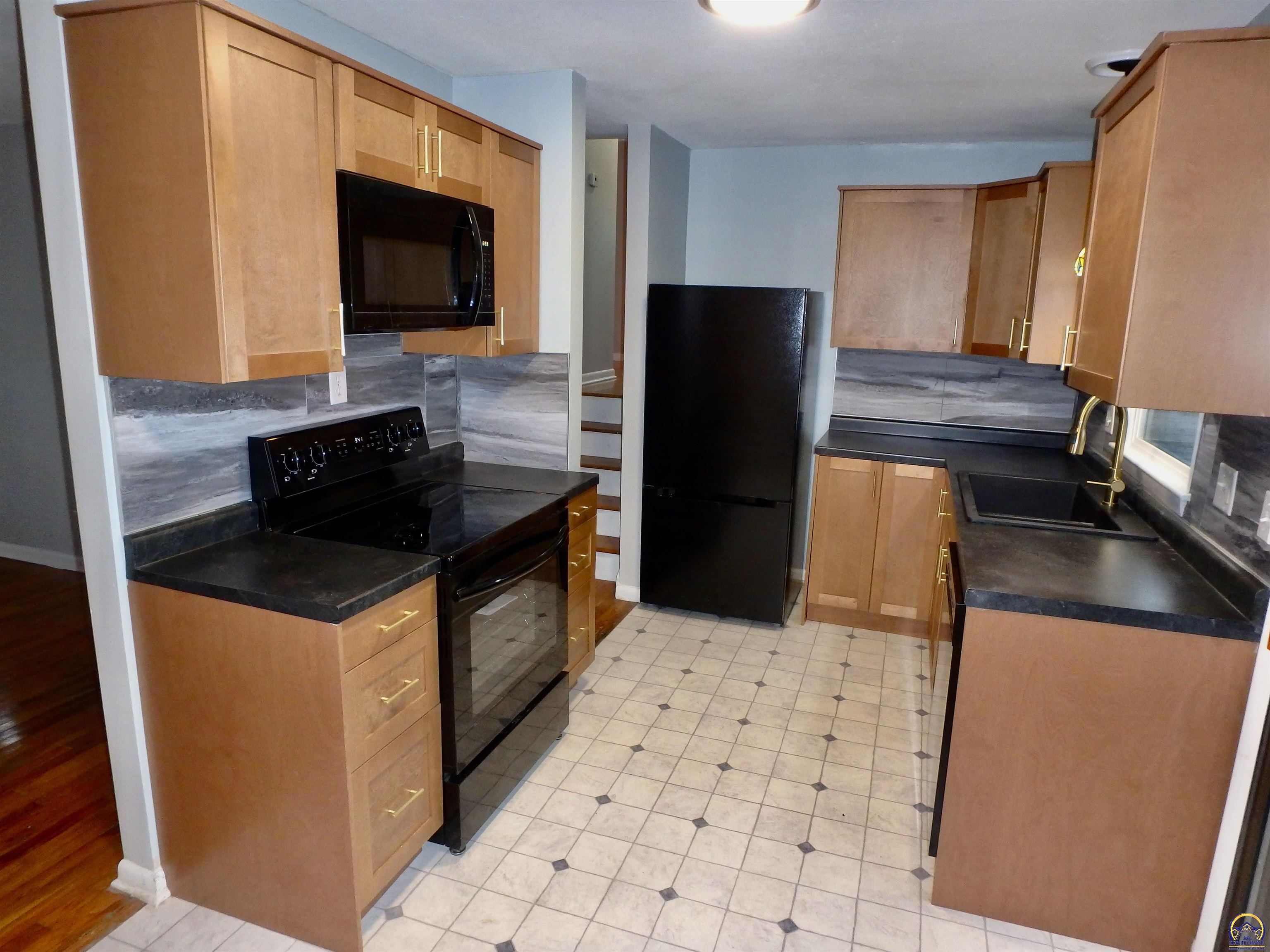 115 Southwest 40th Terrace Topeka, KS 66609 - Photo 5 of 21