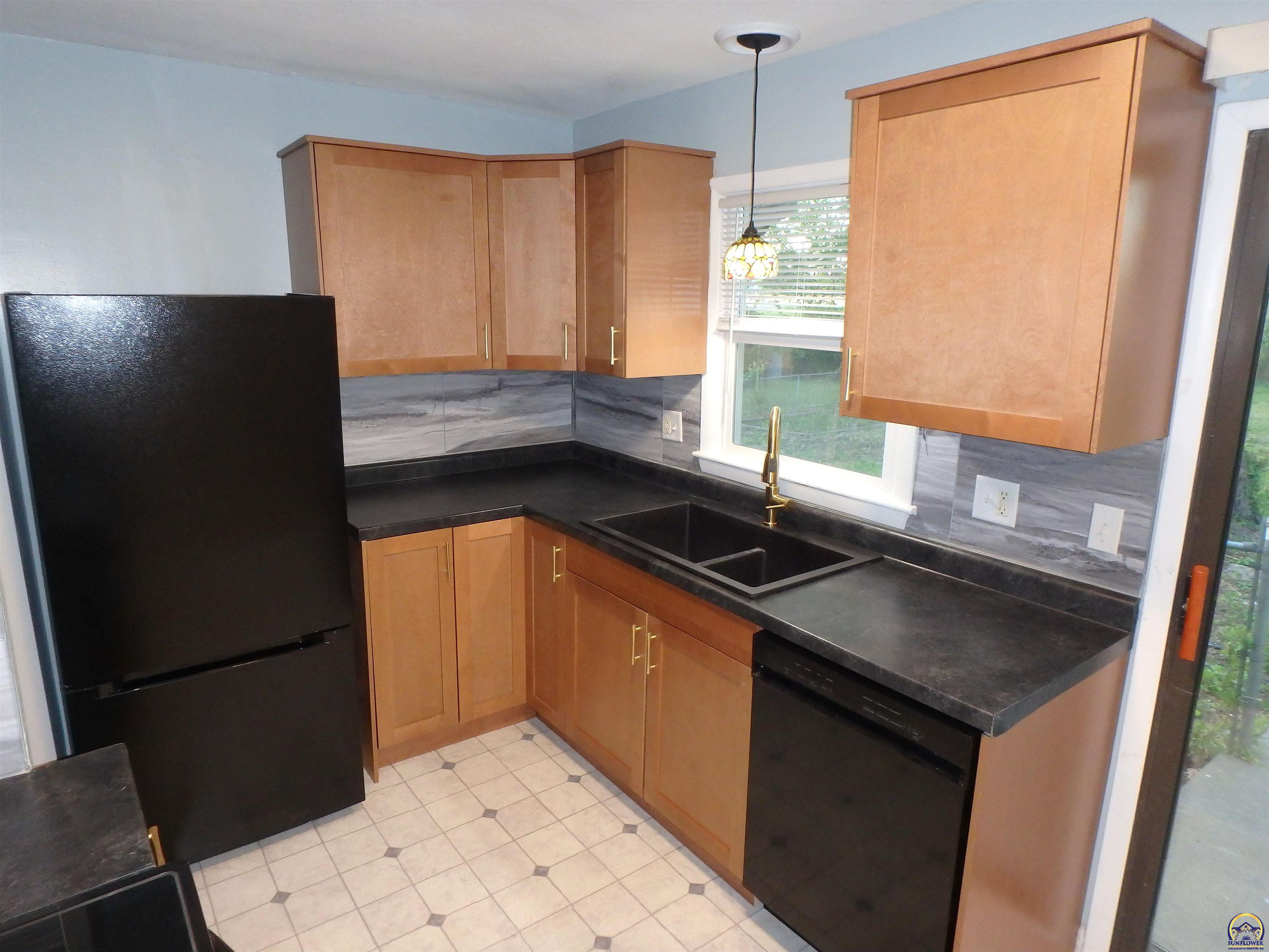 115 Southwest 40th Terrace Topeka, KS 66609 - Photo 6 of 21