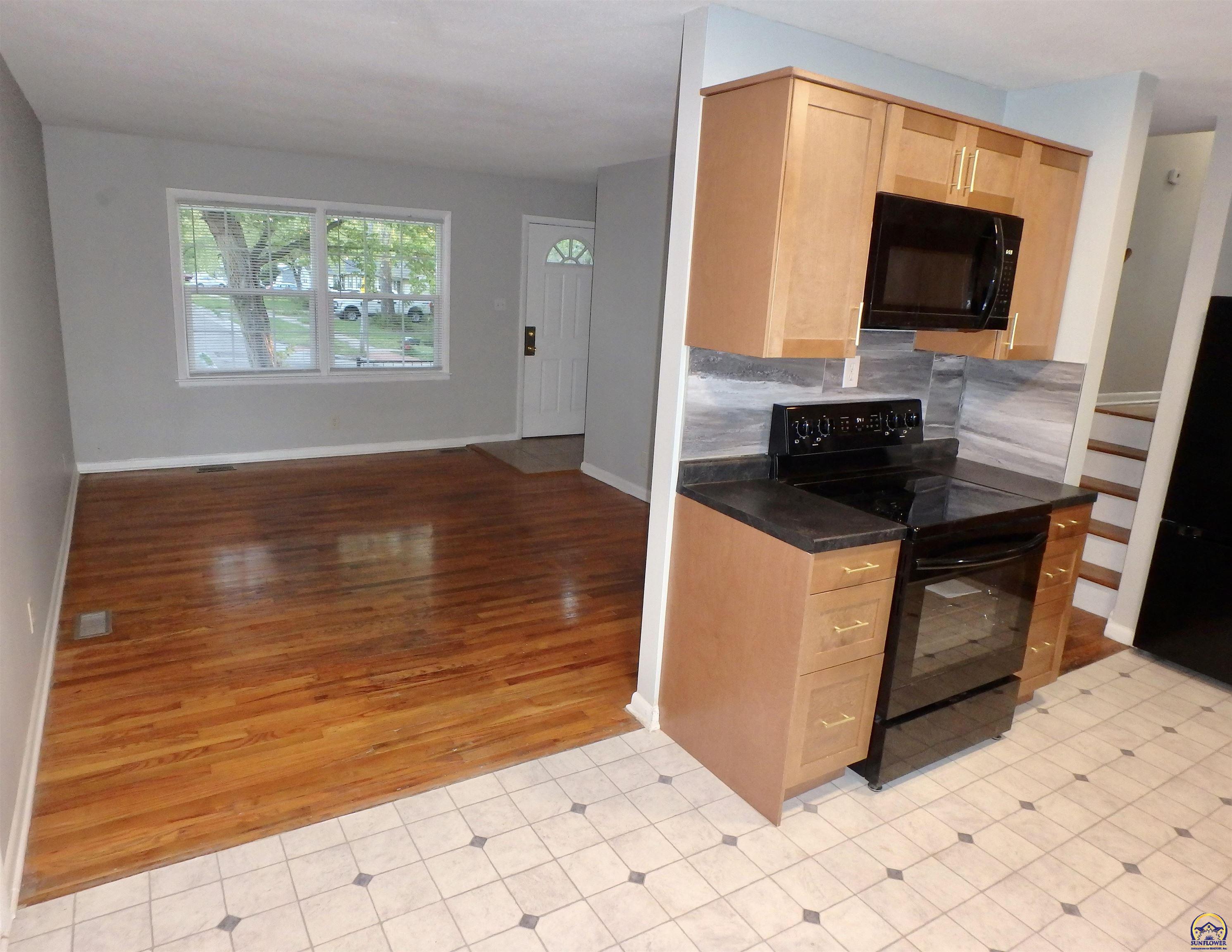 115 Southwest 40th Terrace Topeka, KS 66609 - Photo 7 of 21