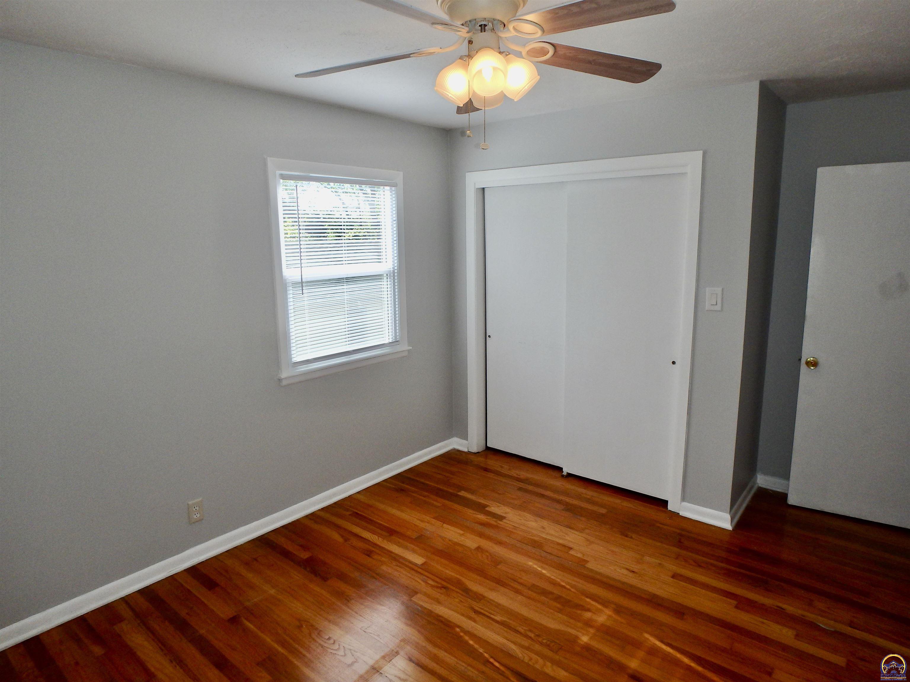 115 Southwest 40th Terrace Topeka, KS 66609 - Photo 10 of 21 Primary Bedroom