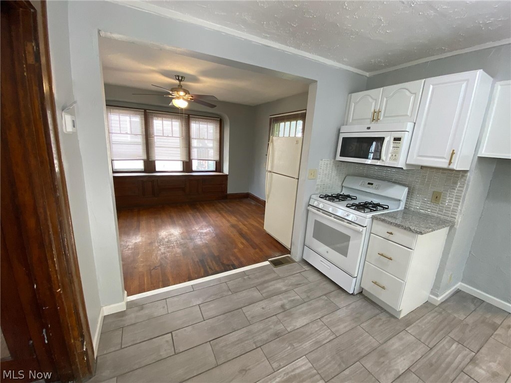 493 Rentschler Street Akron, OH 44304 - Photo 3 of 12