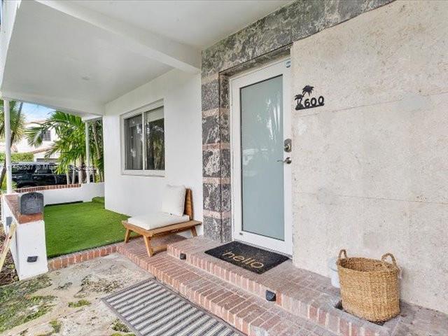 600 Surfside Boulevard Surfside, FL 33154 - Photo 3 of 31 a living room with furniture and a garden
