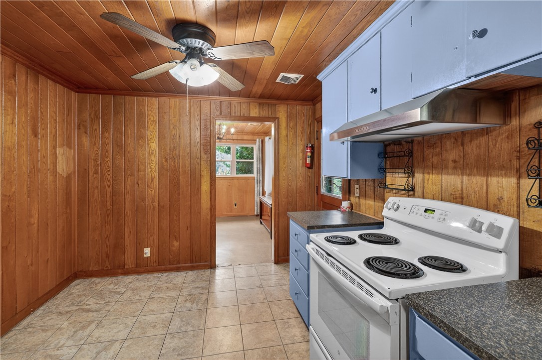 1601 Walnut Avenue Brunswick, GA 31520 - Photo 11 of 26 Eat-in Kitchen