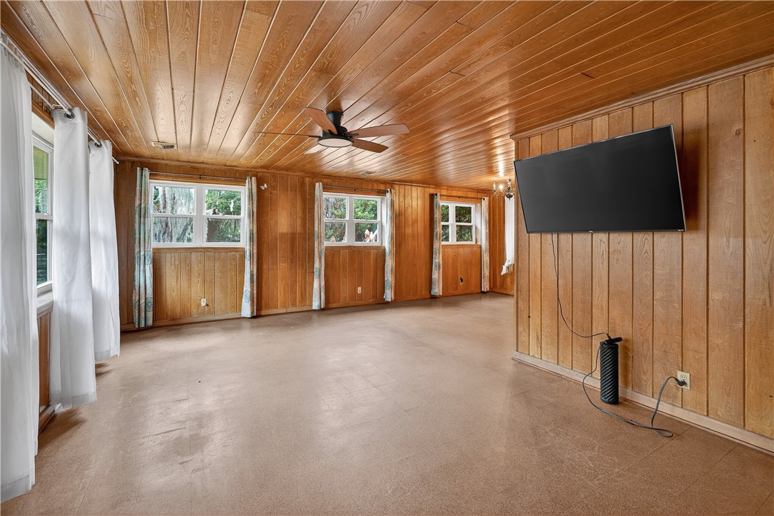 1601 Walnut Avenue Brunswick, GA 31520 - Photo 17 of 26 Living room
