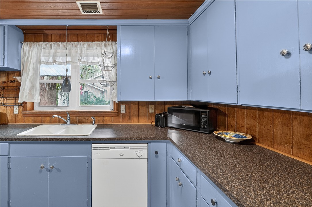 1601 Walnut Avenue Brunswick, GA 31520 - Photo 10 of 26 Kitchen