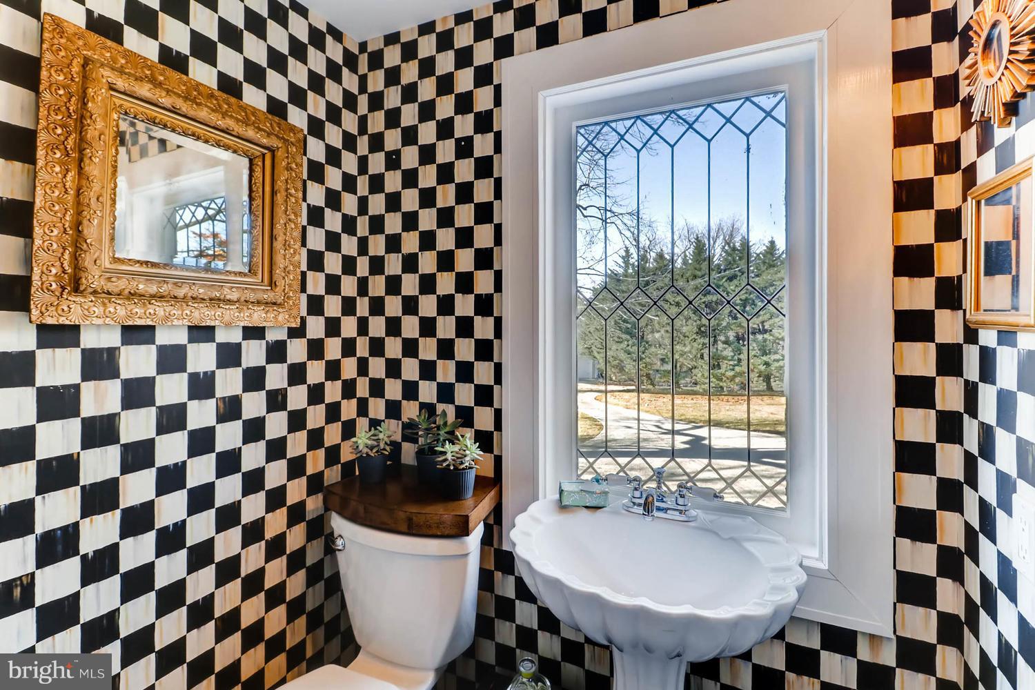 5512 Roland Avenue Baltimore, MD 21210 - Photo 14 of 30 First Floor Powder Room