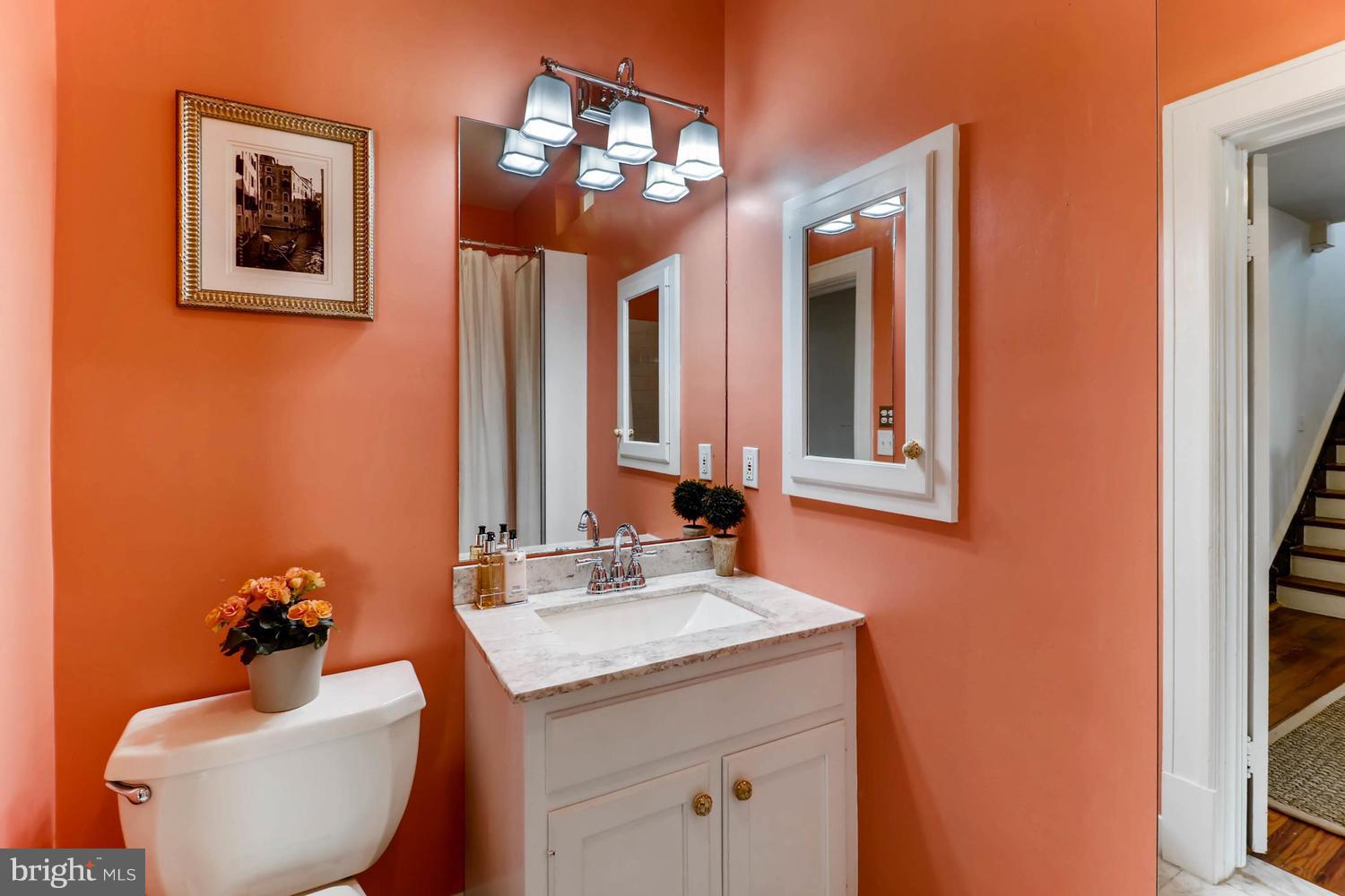 5512 Roland Avenue Baltimore, MD 21210 - Photo 22 of 30 Hall Bath