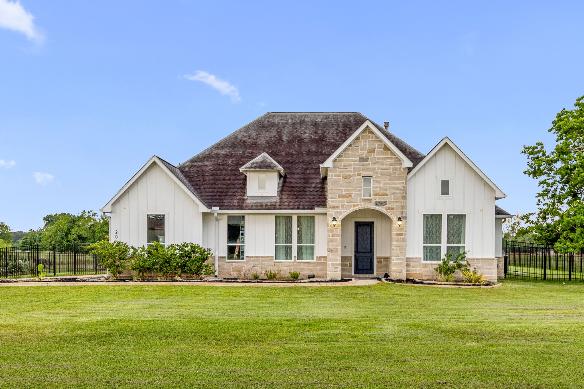 203 Cavalry Trail Drive Rosharon, TX 77583 - Photo 2 of 42