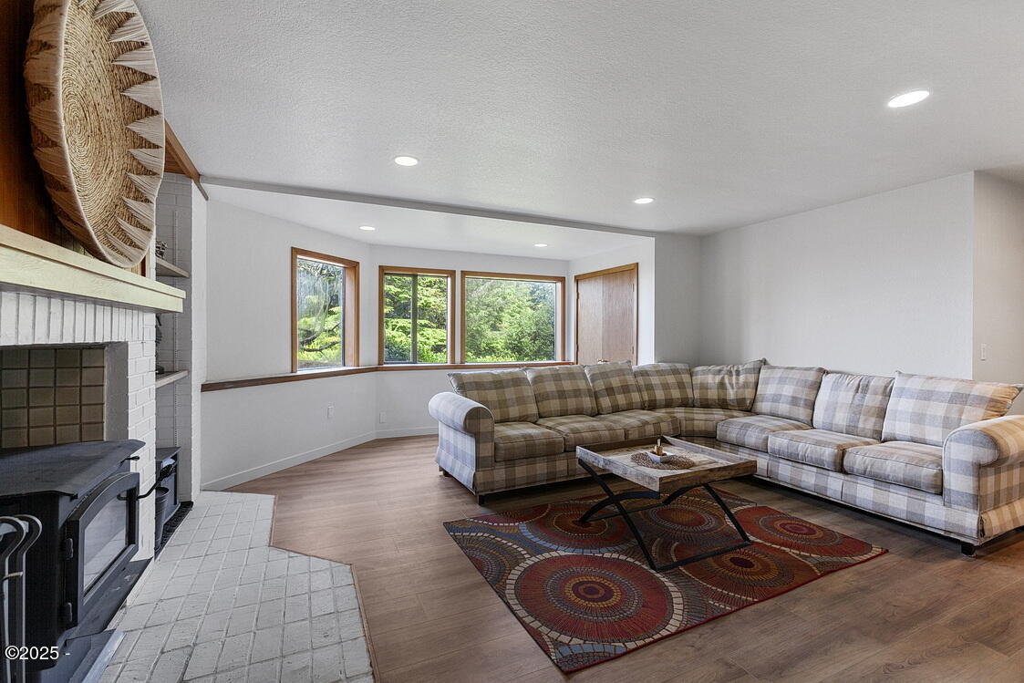 445 Summit View Lane Gleneden Beach, OR 97388 - Photo 32 of 67 Family Room Downstairs