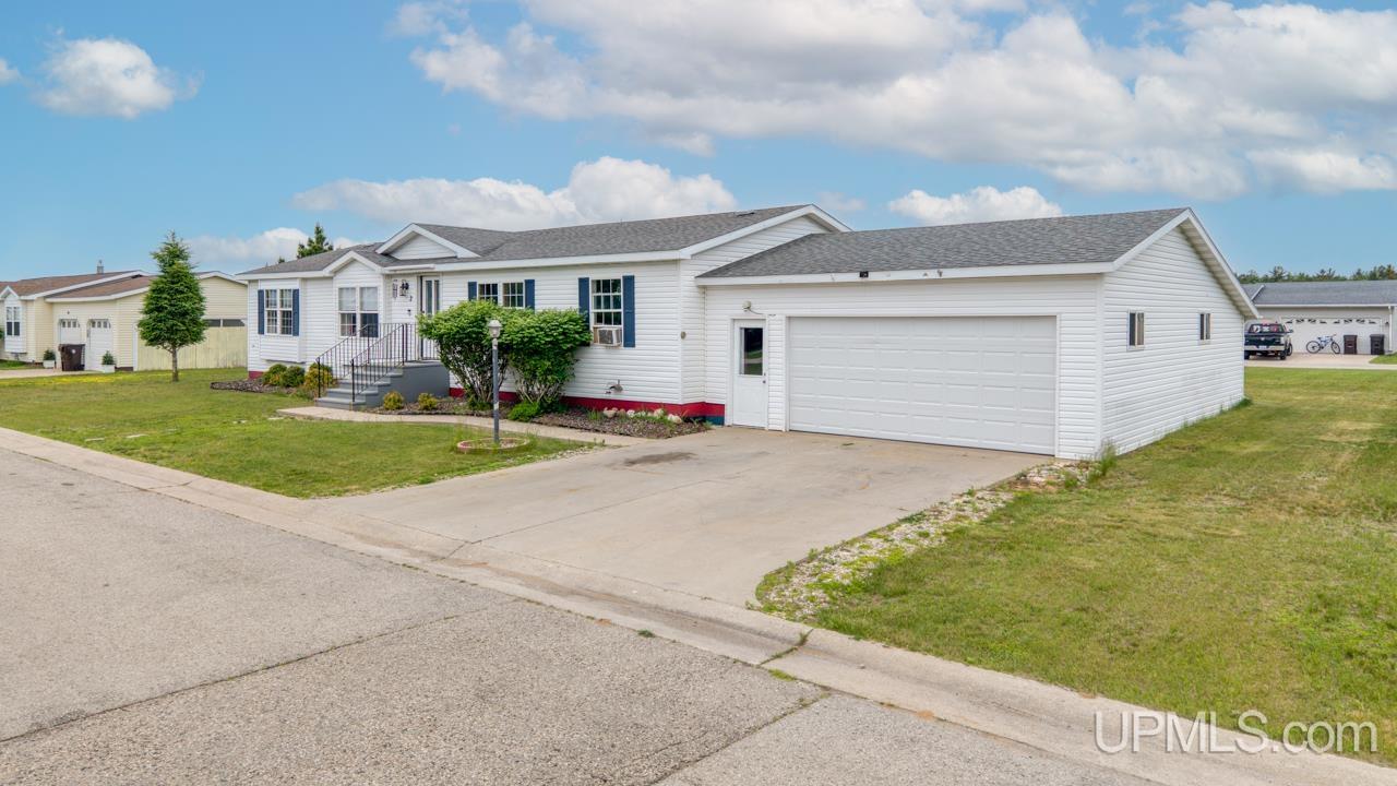 1620 Willow Creek Road, Unit 2 Escanaba, MI 49829 - Photo 3 of 26