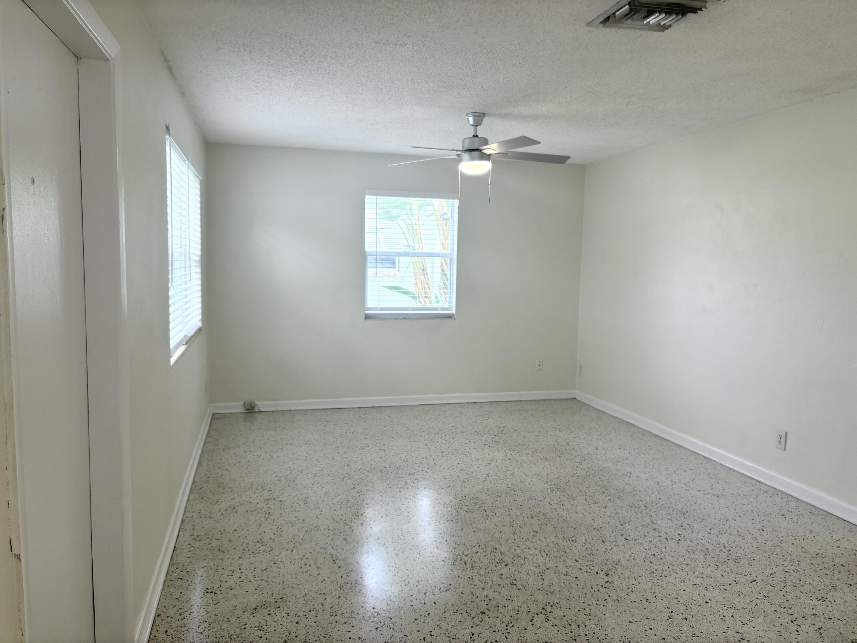 218 Seville Road West Palm Beach, FL 33405 - Photo 7 of 17 Living room
