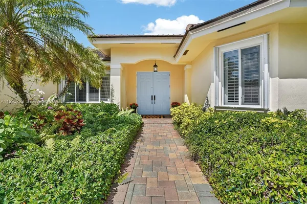$1,450,000 | 6462 Southwest 93rd Place, Miami, FL 33173