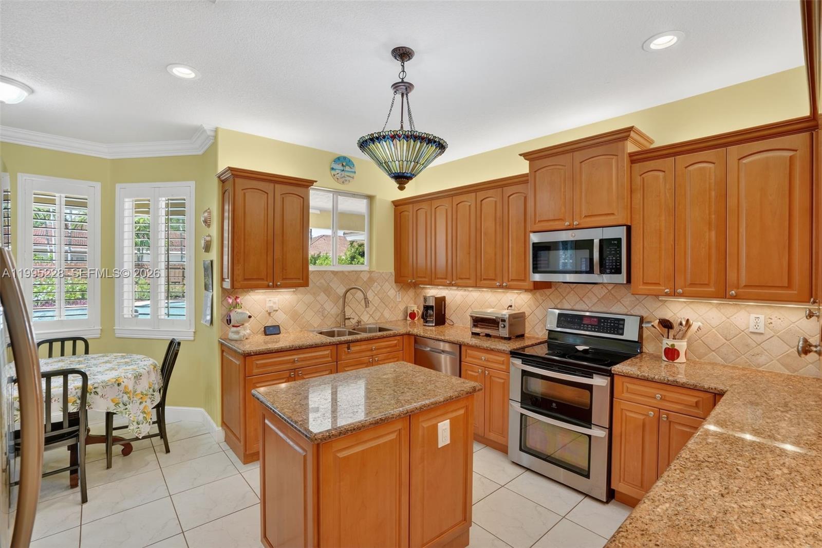 6462 Southwest 93rd Place Miami, FL 33173 - Photo 14 of 55