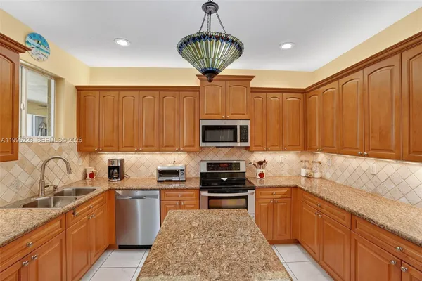 $1,450,000 | 6462 Southwest 93rd Place, Miami, FL 33173