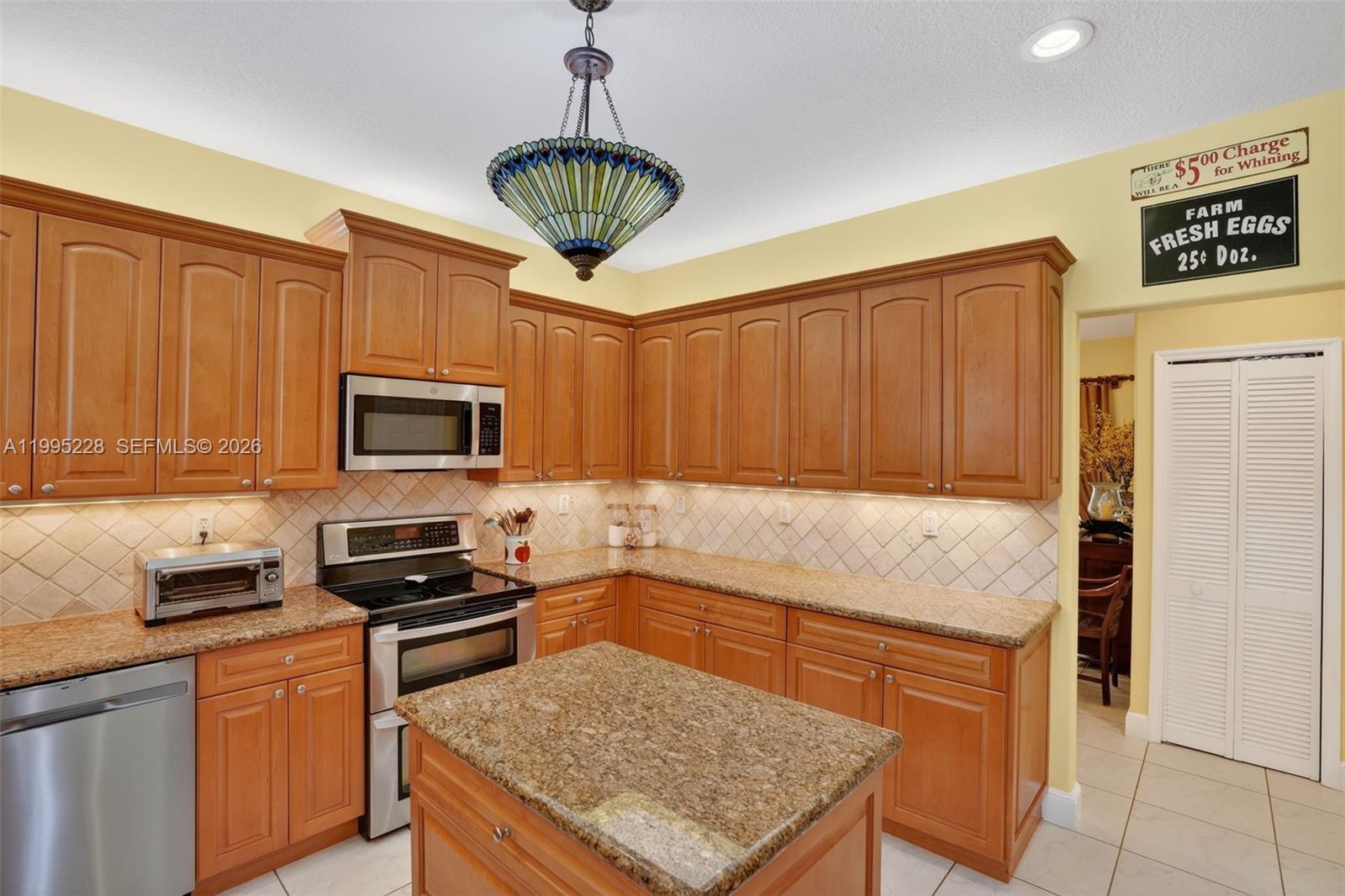 6462 Southwest 93rd Place Miami, FL 33173 - Photo 17 of 55