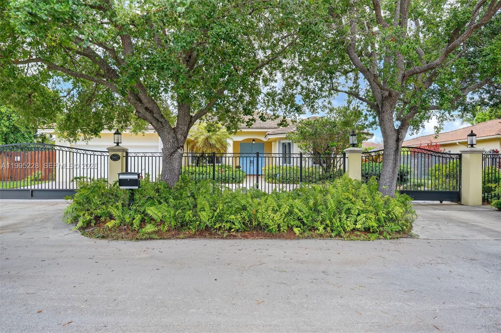 6462 Southwest 93rd Place Miami, FL 33173 - Photo 5 of 55