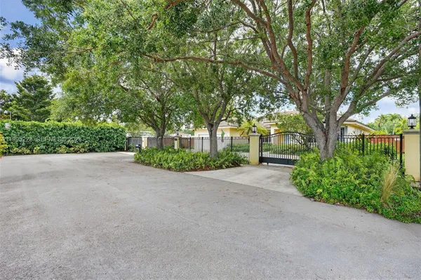 $1,450,000 | 6462 Southwest 93rd Place, Miami, FL 33173