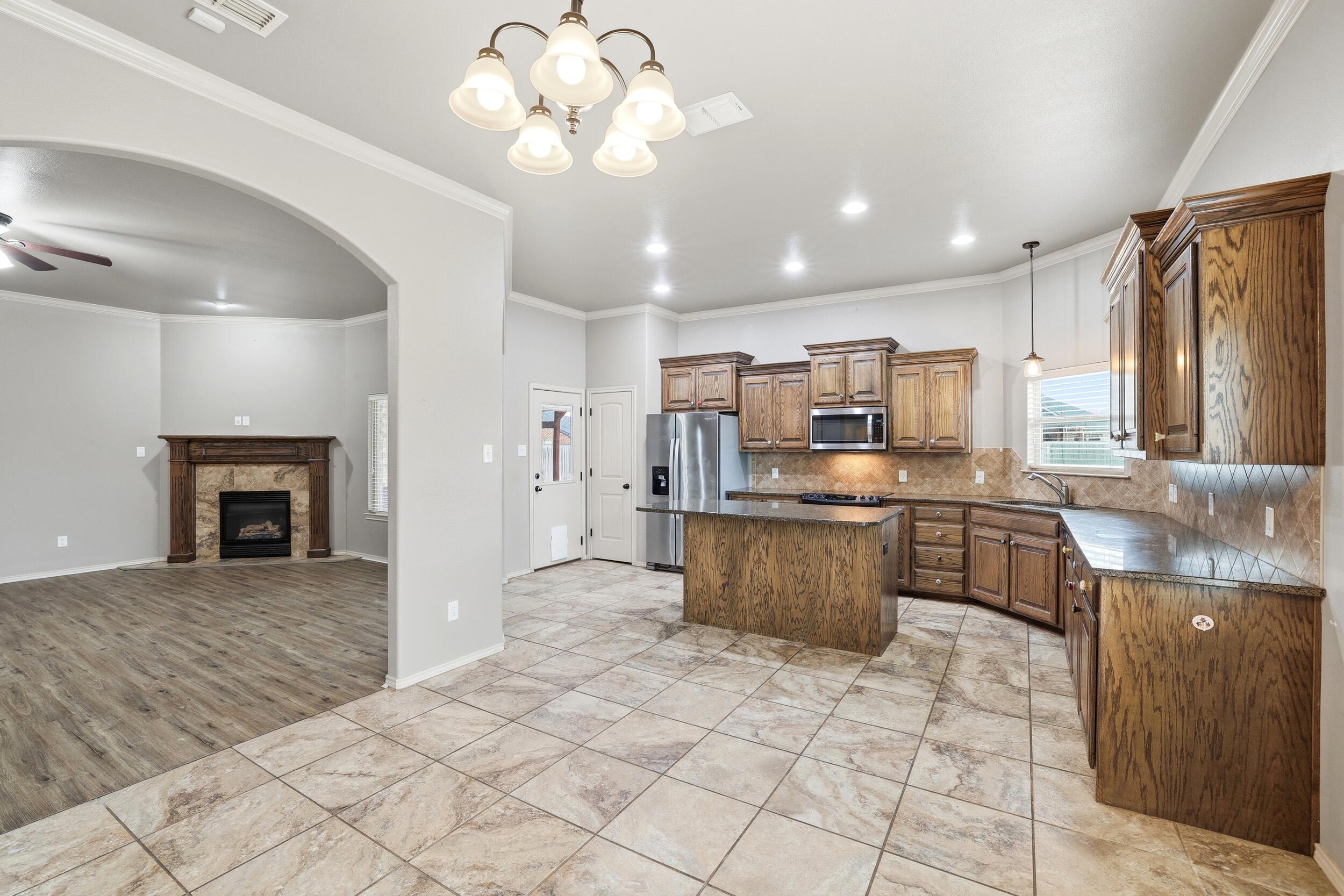 6513 72nd Street Lubbock, TX 79424 - Photo 12 of 31 9_img_9170