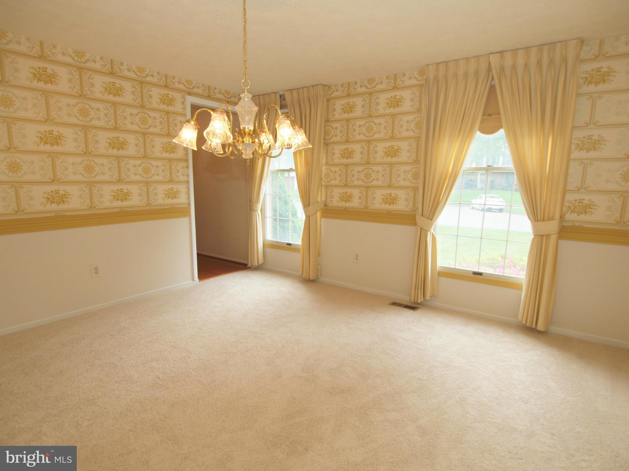 Dining Room - New Carpet!