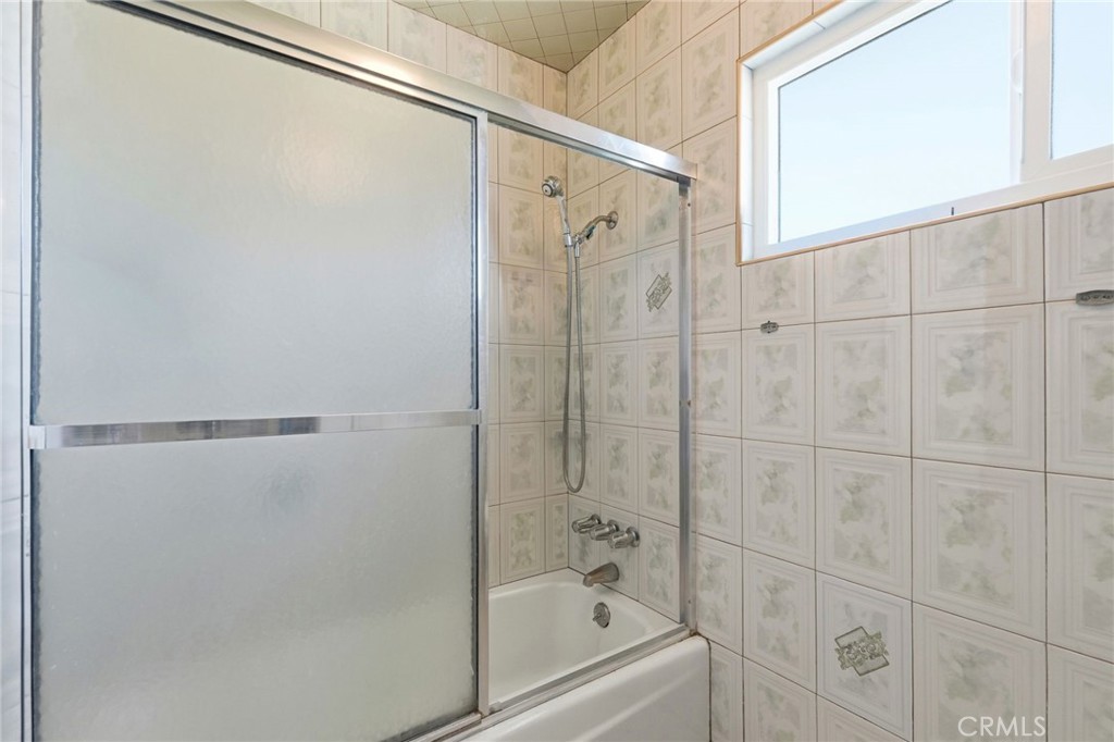 13435 Chase Street Arleta, CA 91331 - Photo 13 of 22 Upstairs Bathroom
