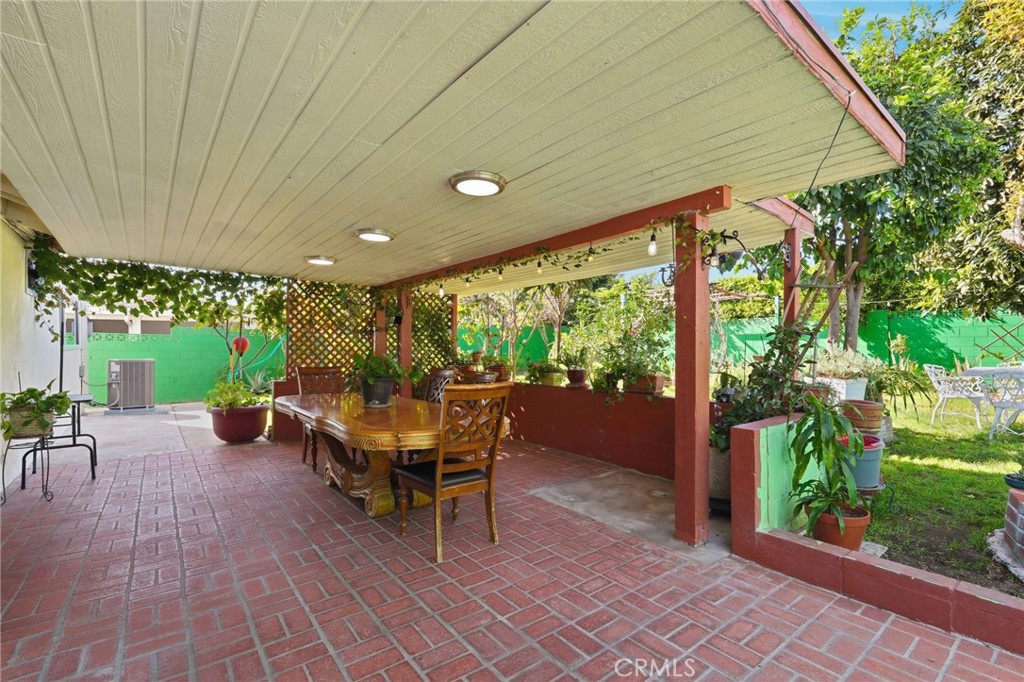 13435 Chase Street Arleta, CA 91331 - Photo 15 of 22 Backyard Patio