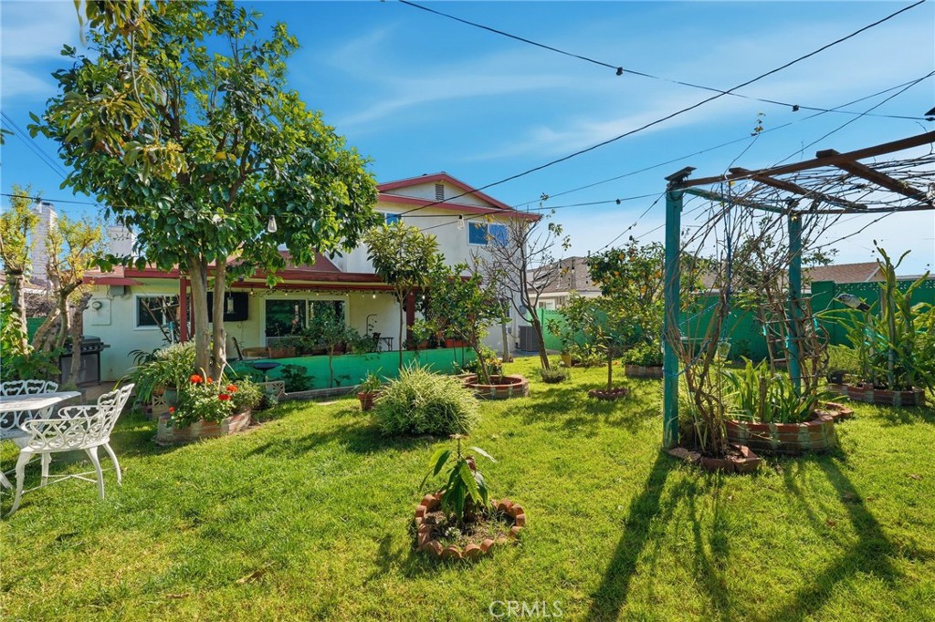 13435 Chase Street Arleta, CA 91331 - Photo 18 of 22 Backyard