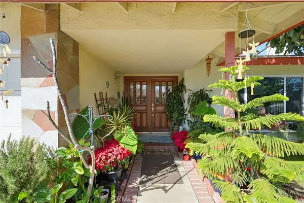 $899,900 | 13435 Chase Street, Arleta, CA 91331