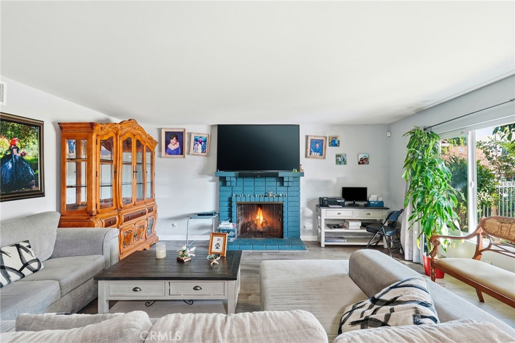 13435 Chase Street Arleta, CA 91331 - Photo 4 of 22 Living Room