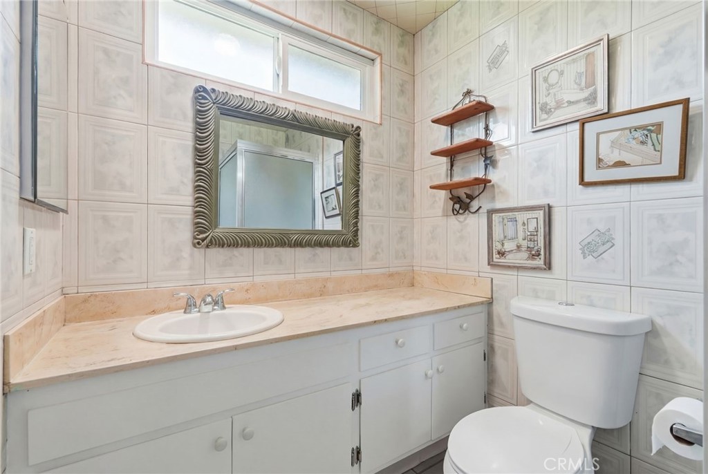 13435 Chase Street Arleta, CA 91331 - Photo 10 of 22 Main Bathroom