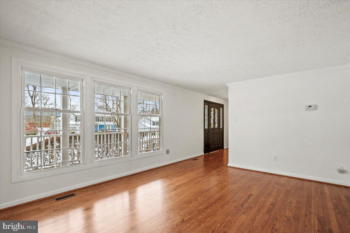 5711 Heming Avenue Springfield, VA 22151 - Photo 11 of 55