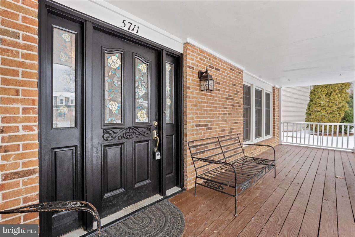 5711 Heming Avenue Springfield, VA 22151 - Photo 8 of 55