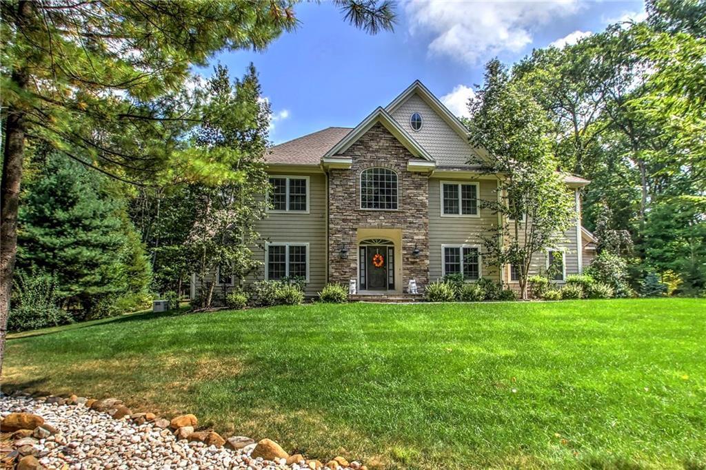 Magnificent newer colonial that shows like BRAND new!