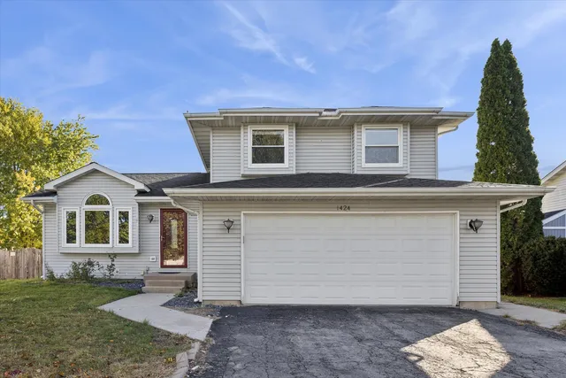 $335,000 | 1424 Phoenix Lane, Joliet, IL 60431