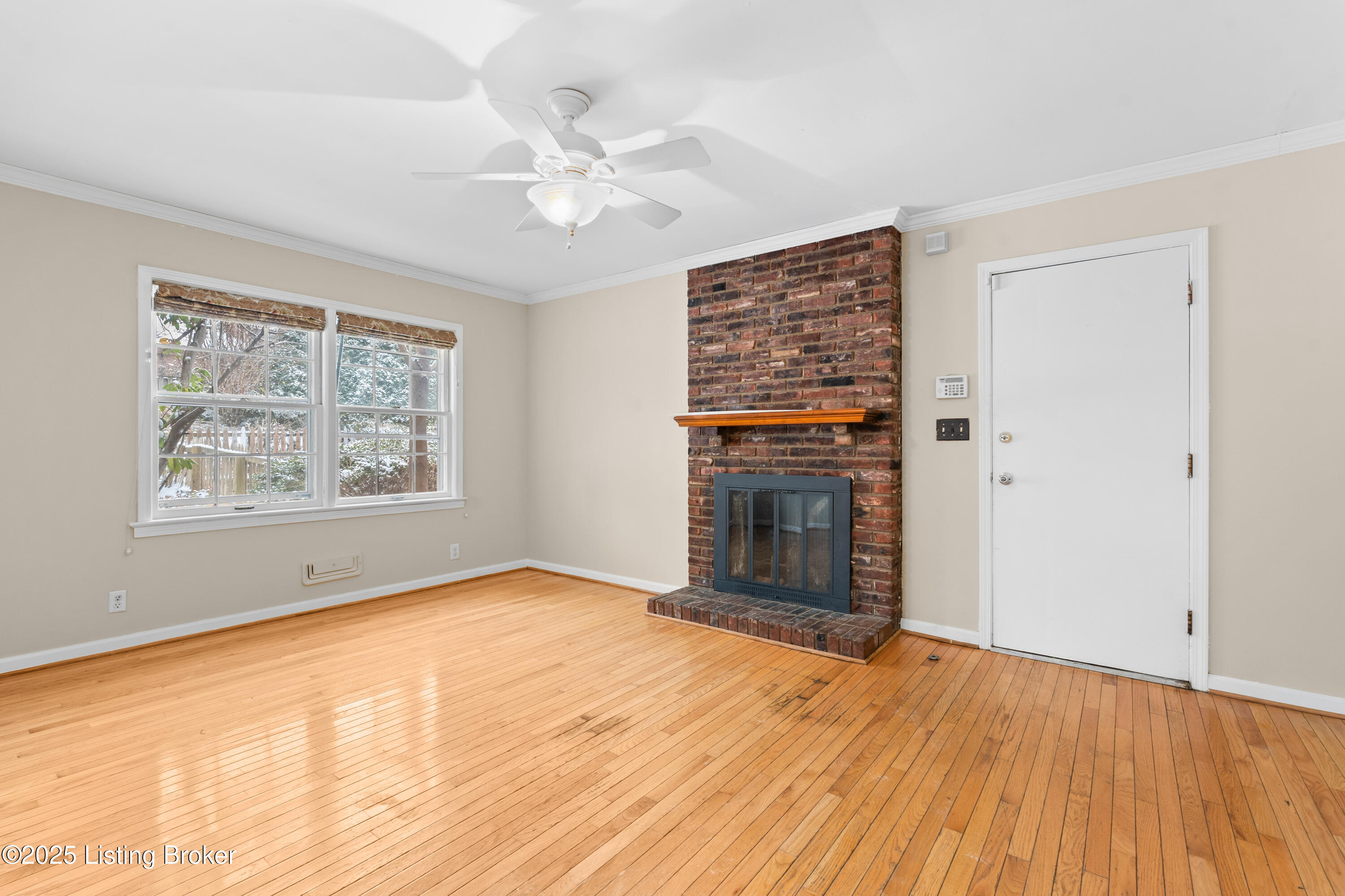 2407 Branning Road Thornhill, KY 40222 - Photo 11 of 29 Living Room 2