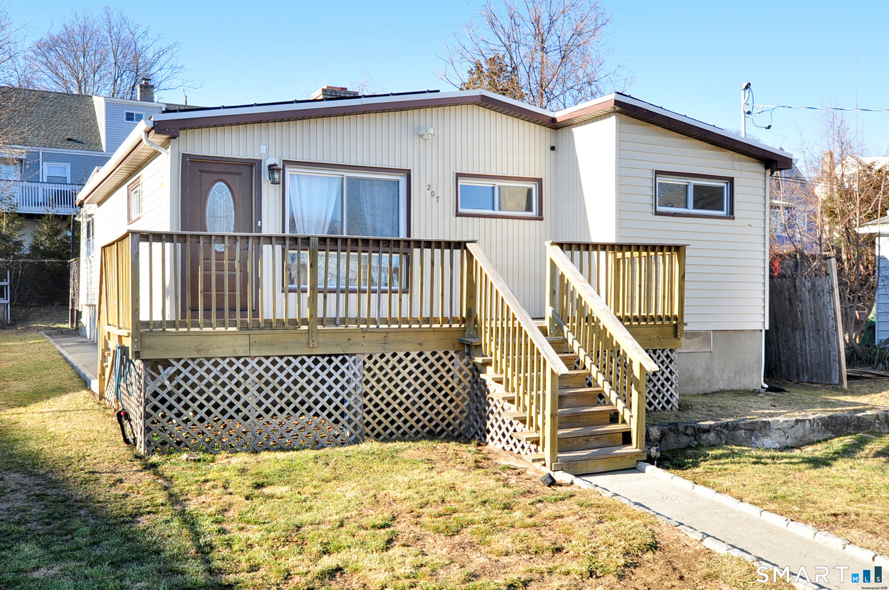 207 Hillcrest Road Bridgeport, CT 06606 - Photo 1 of 35