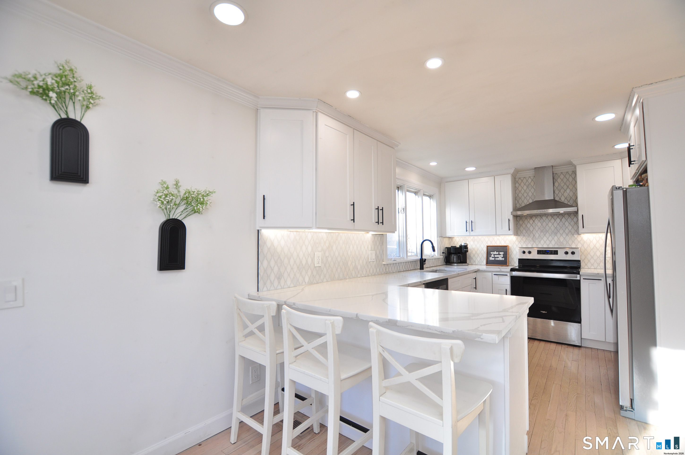 207 Hillcrest Road Bridgeport, CT 06606 - Photo 12 of 35